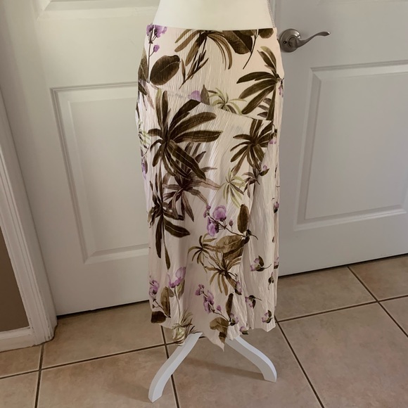 VINCE. wrap effect floral print crepe skirt - Picture 16 of 16